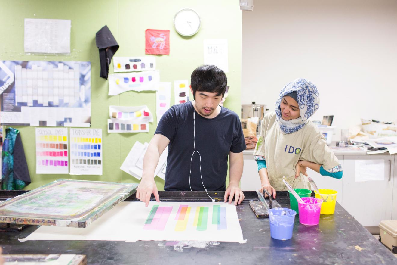 two uts students using the screen printing facilities