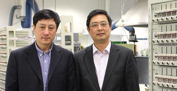 Professor Kening Sun (left) and Professor Guoxiu Wang