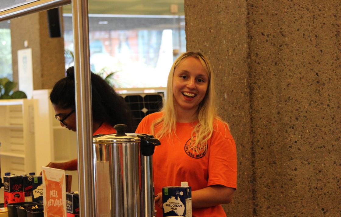 Peer Networker smiling at the Orientation cafe