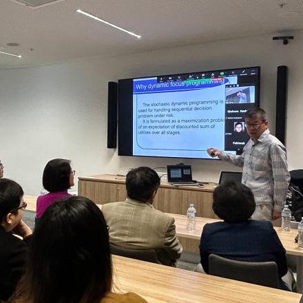 Dr Peijun Guo giving AAII Seminar 1