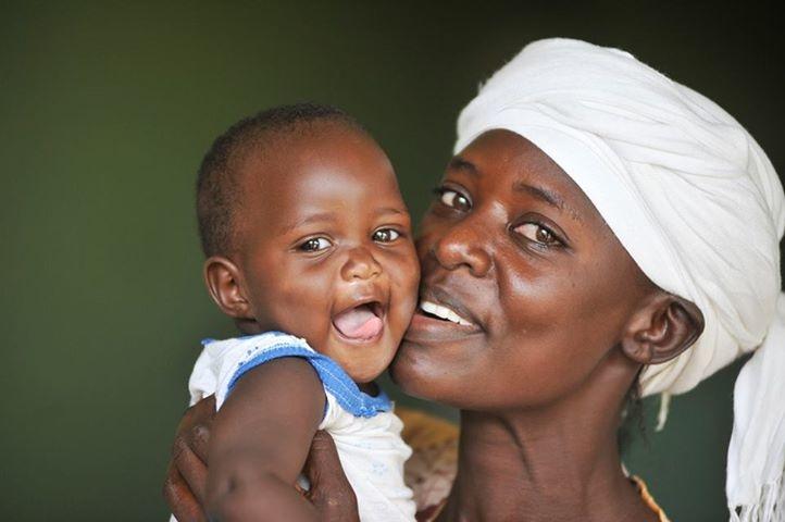 African woman with her child