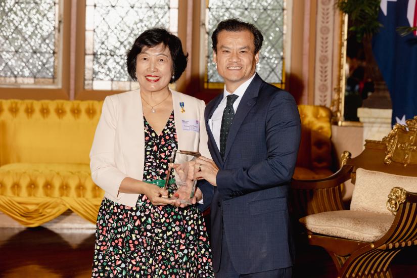 Distinguished Professor Jie Lu receives NSW Premier's Prize for Excellence in Engineering or Information and Communications Technology from the Hon Anoulack Chanthivong MP, Minister for Innovation, Science and Technology.