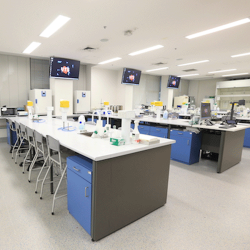 Shared workstations in the UTS Science Lab