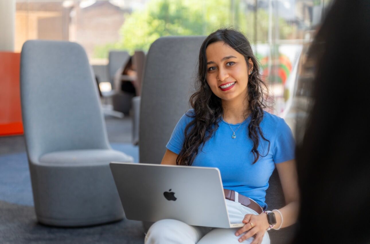 Photo of Yasi Mo at the UTS campus