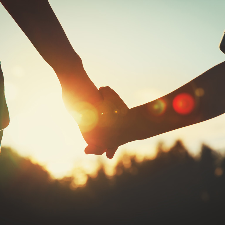 Silhouette of parent and child holding hands at sunset. Picture nadezhda1906/Adobe Stock