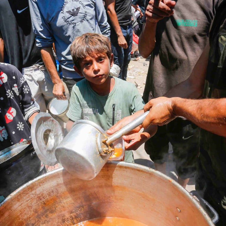 Displaced Palestinians gather to receive food from a charity in Deir el-Balah, Gaza Strip
Date 26 June 2024
Source UNRWA: United Nations Relief and Works Agency for Palestine Refugees in the Near East
Author Ashraf Amra