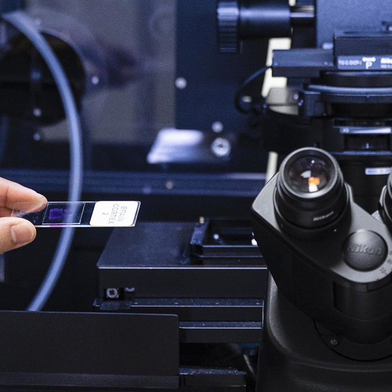 Photo of microscope in UTS Microbial Imaging Facility