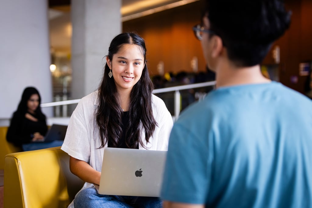 Undergraduate engineering and IT students conversing in UTS Building 11.