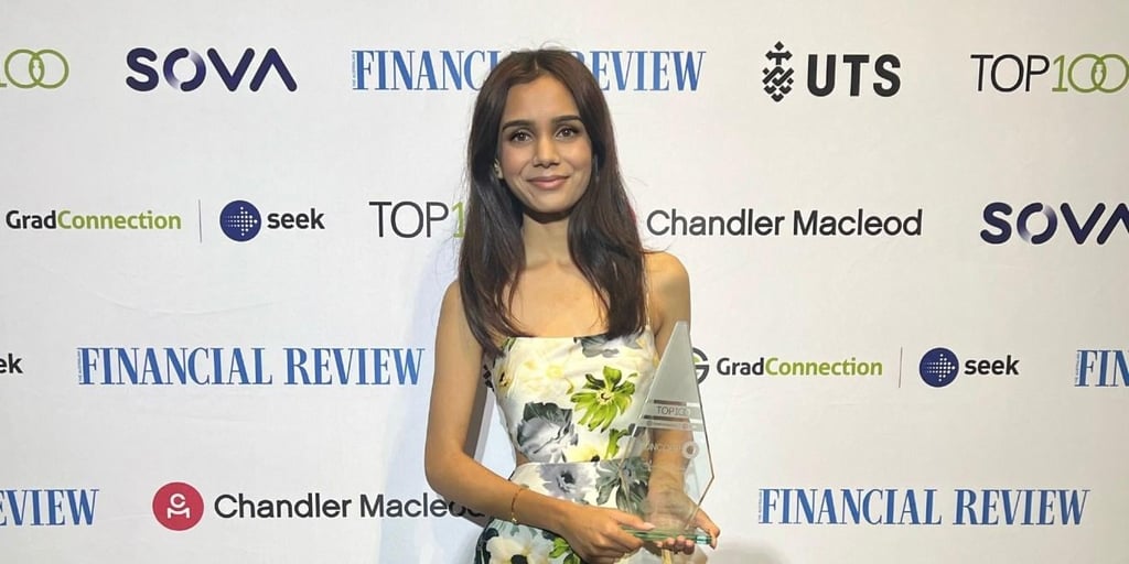 Arya receives an award