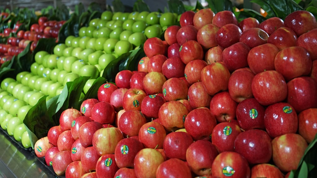 A stack of red apples at the grocery store.