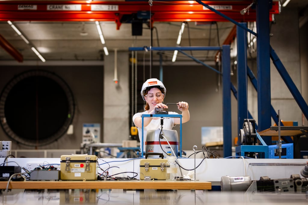 Dynamics and Mechanics of Solids laboratory