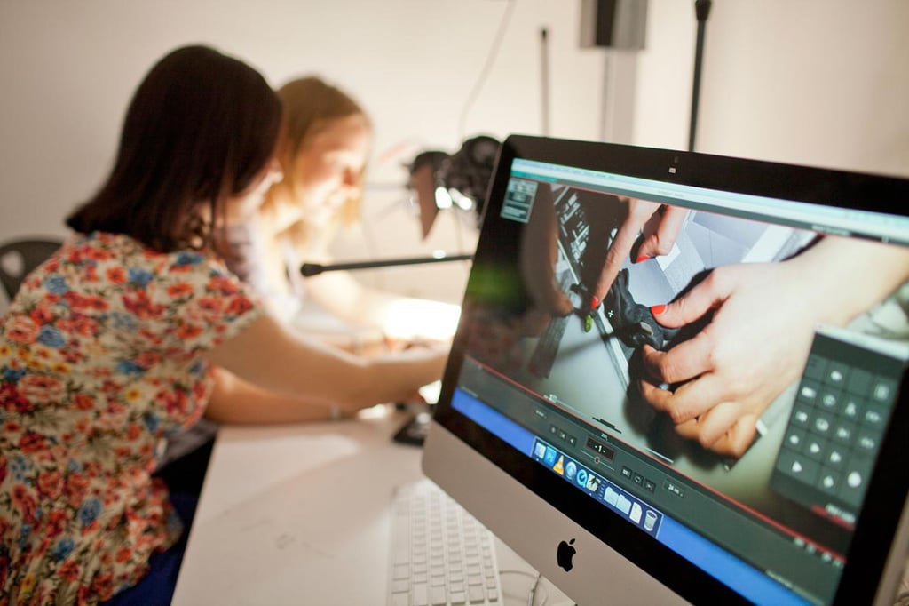 University of Technology Sydney students working in a computer lab.