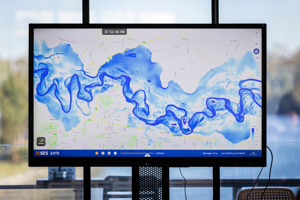 The digital twin simulates an unfolding flood event on a map.