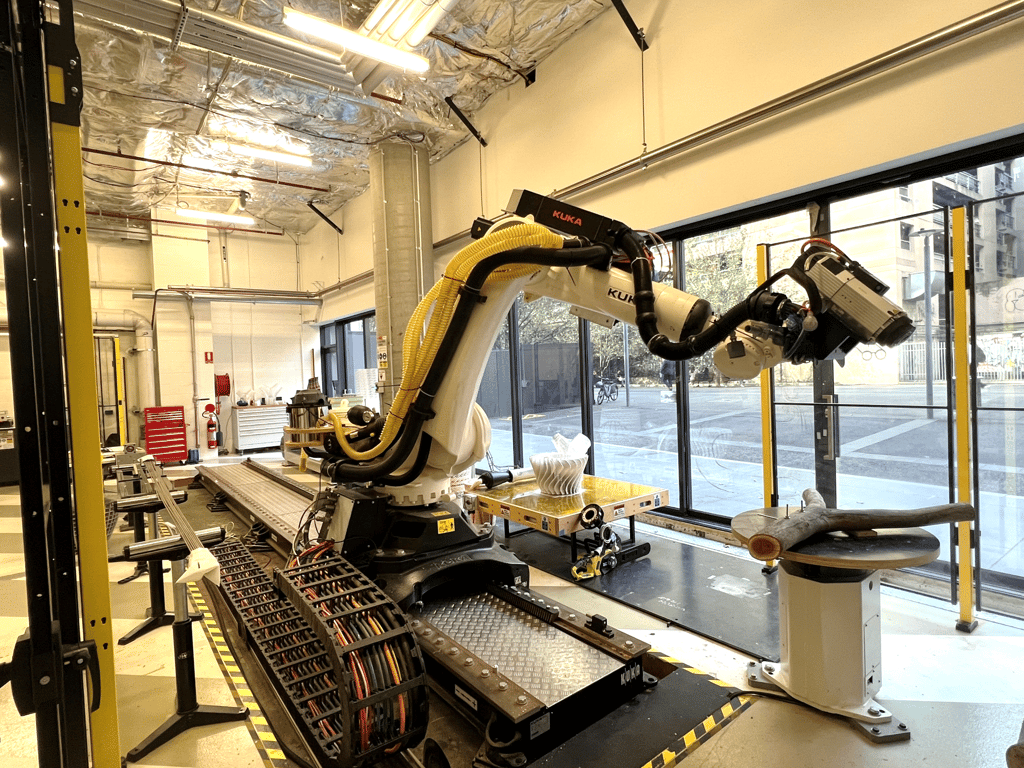 Highly accurate robotic arm ideal for detailed and intricate fabrication tasks