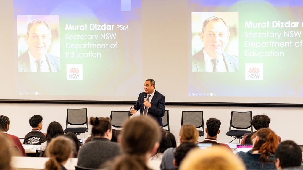 Murat Dizdar delivering keynote address.