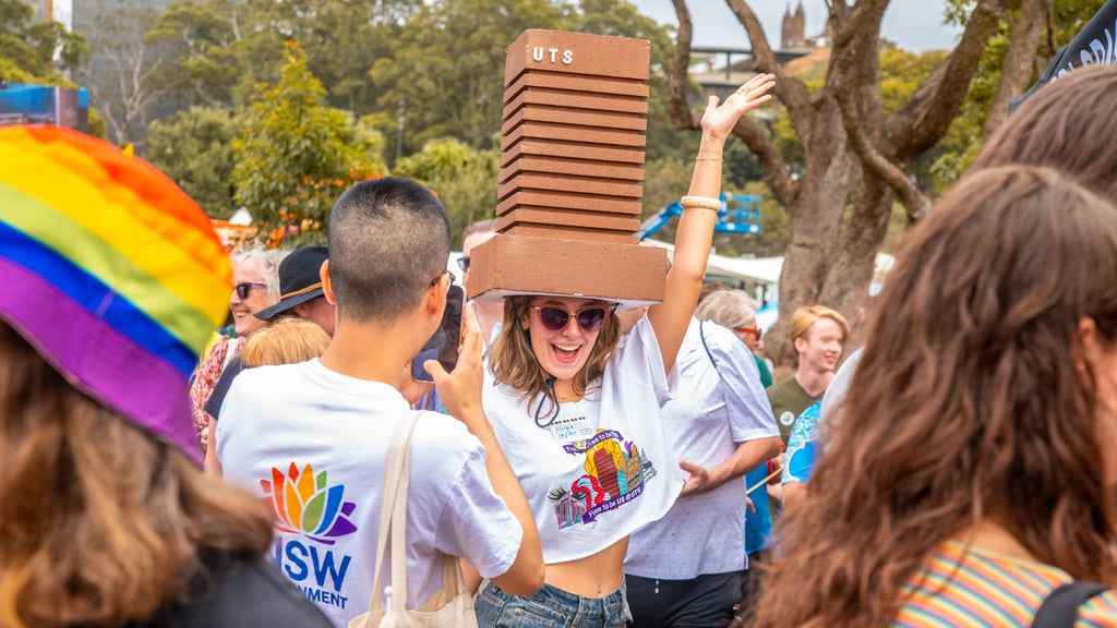 Student wearing a UTS Tower hat.