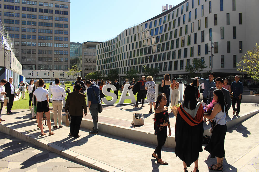 Students and alumni on Alumni green at UTS