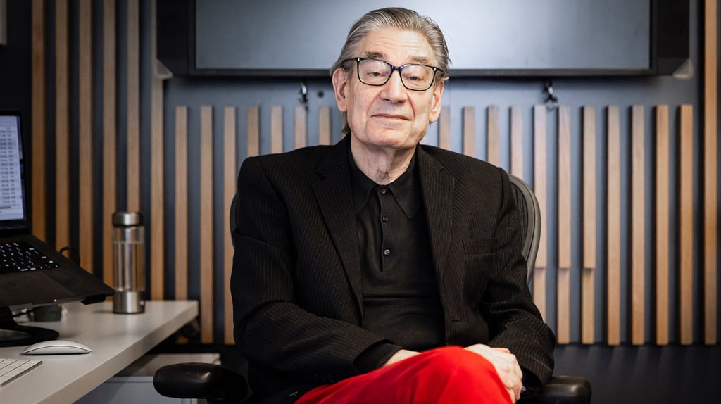 Photo of Professor Mark Onslow