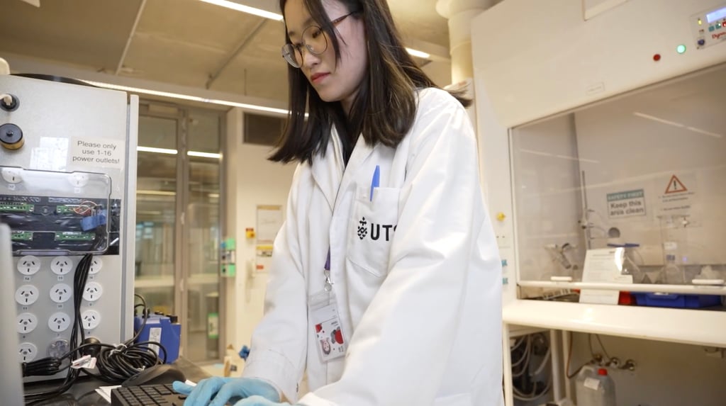 Doctor Xuan Li working in a lab at the University of Technology Sydney