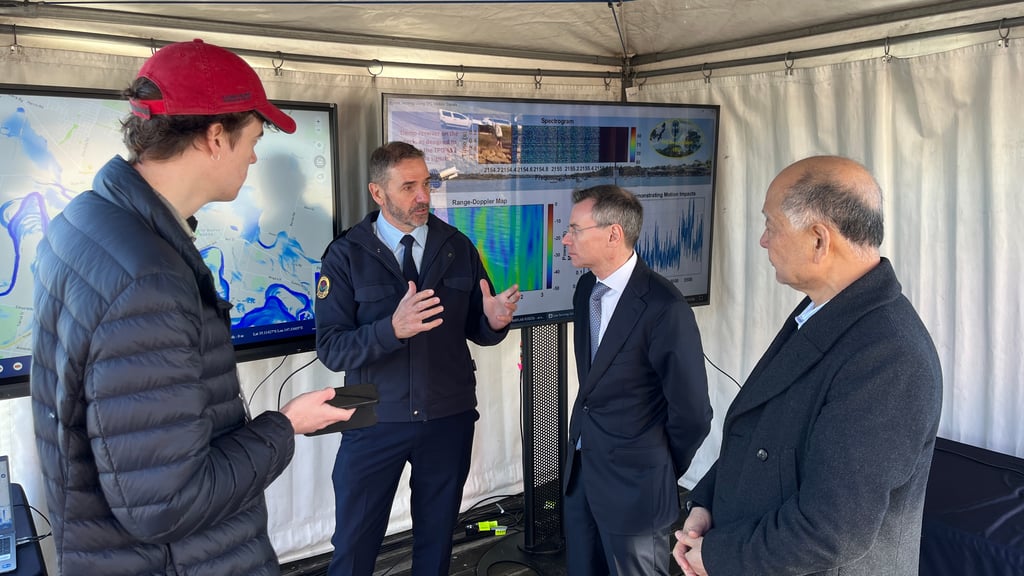 SES Commissioner Mike Wassing (second left) discusses the technology with (from the left) Sydney Morning Herald journalist Angus Dalton, TPG Group Chief Technology Officer Giovanni Chiarelli and UTS Distinguished Professor Jay Guo.