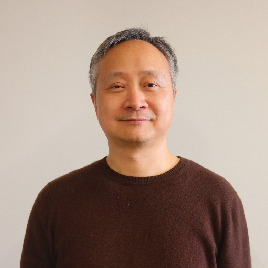 Headshot of Xunpeng Shi, Research Principal, Australia-China Relations Institute, University of Technology Sydney