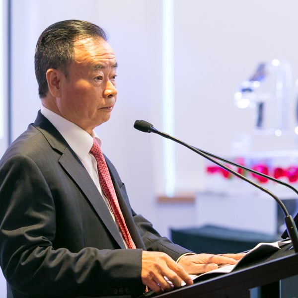Dr Chau Chak