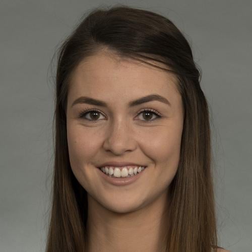 Dani Pierce Headshot