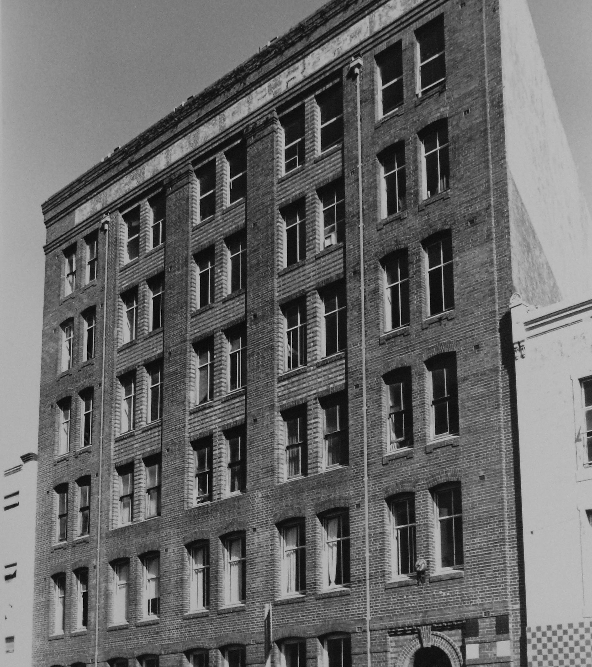 file-20230526-23-dre97j