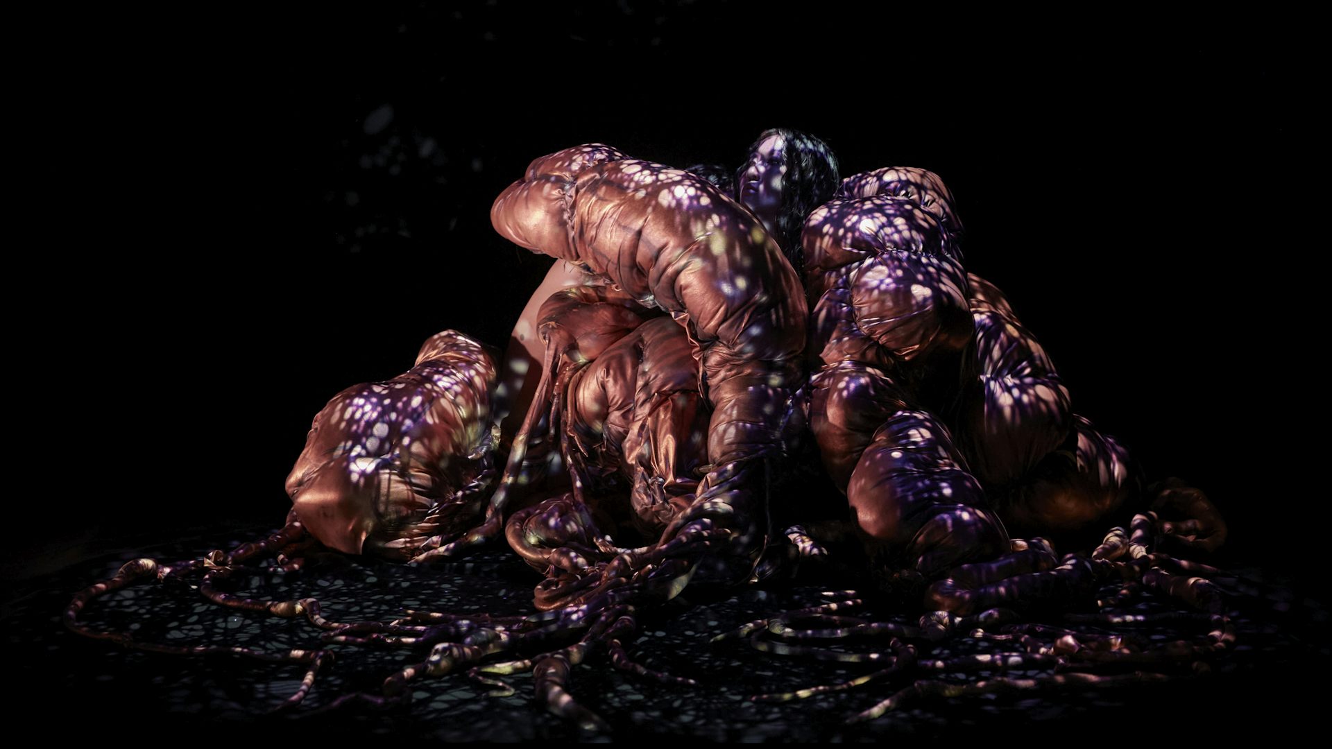 A writhing mass, it's hard to make out. Perhaps they're worms?