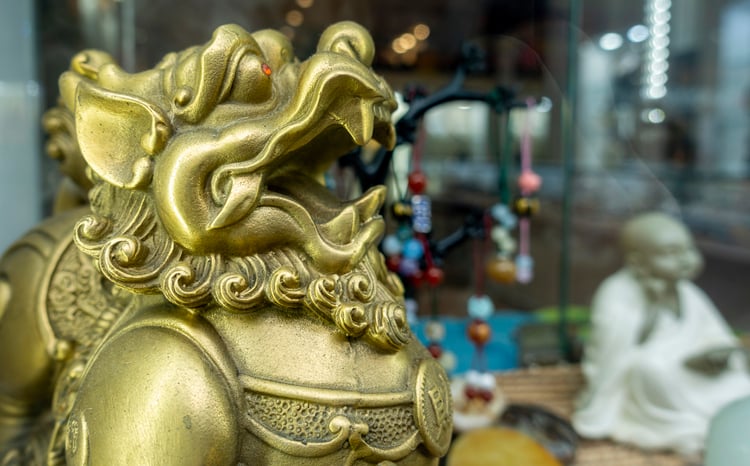 melbourne_australia_-_may_12_2019_chinese_lion_figurine._chinatown_shop_along_little_bourke_street_in_the_central_business_district_cbd_that_sells_oriental_souvenirs