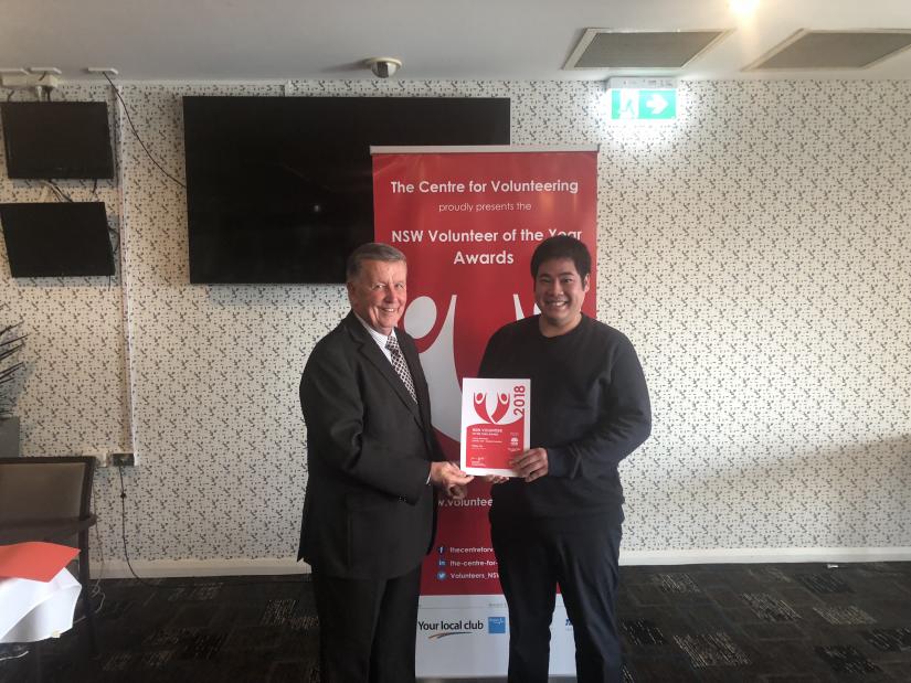 Chau Au receiving his Young Volunteer of the Year Award