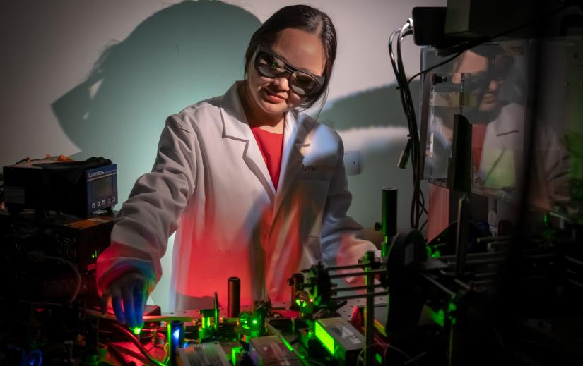 Dr Jiajia Zhou from UTS IBMD, specialises in building single particle optical spectroscopy to uncover the more unpredictable behaviour of nanoparticles