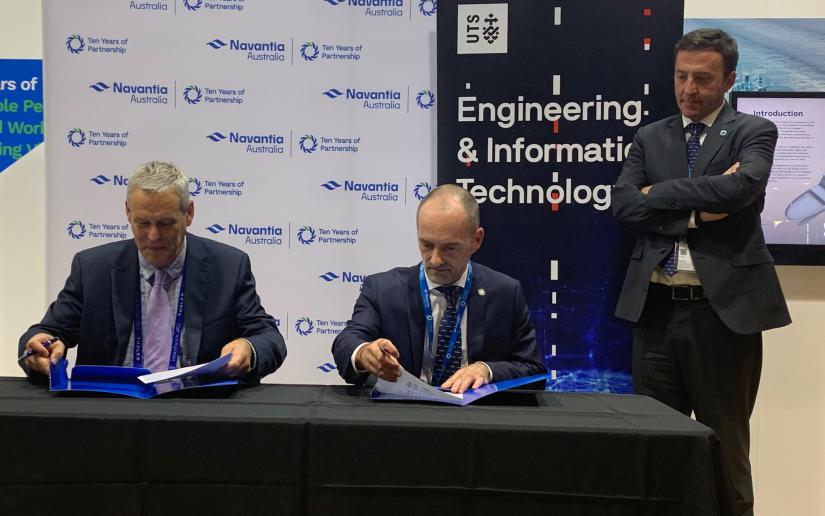 Navantia and UTS representatives sign the joint institute agreement.
