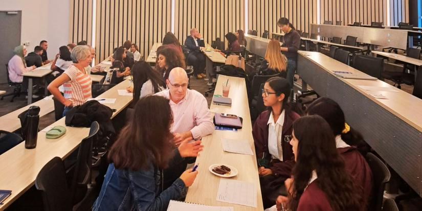 Macquarie Fields High School students in tutorial with UTS MTeach students