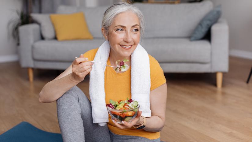 senior eating a healthy diet