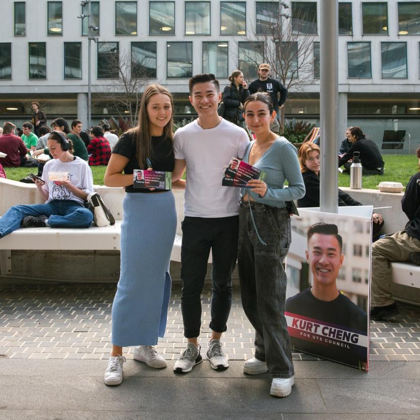 Kurt Cheng poses with volunteers on the Alumni green