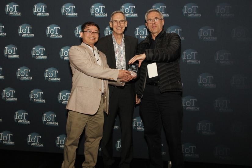 Associate Professor Dr. Diep N. Nguyen and Professor Eryk Dutkiewicz accepting the IoT award.