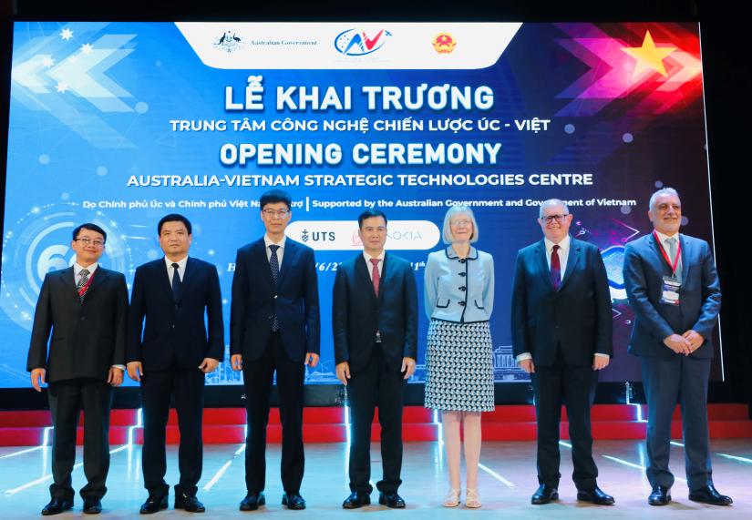 The official launch of the Australia-Vietnam Strategic Technologies Centre In Hanoi. From the left: Associate Professor Diep Nguyen of UTS, Professor Dang Hoai Bac, President of PTIT, Professor Tu Minh Phuong of PTIT, Deputy Minister of Science and Technology Bui The Duy, Australian Ambassador to Vietnam Gillian Bird, Vice-Chancellor and President of UTS Professor Andrew Parfitt and Nokia Vice President APAC Henrique Vale.