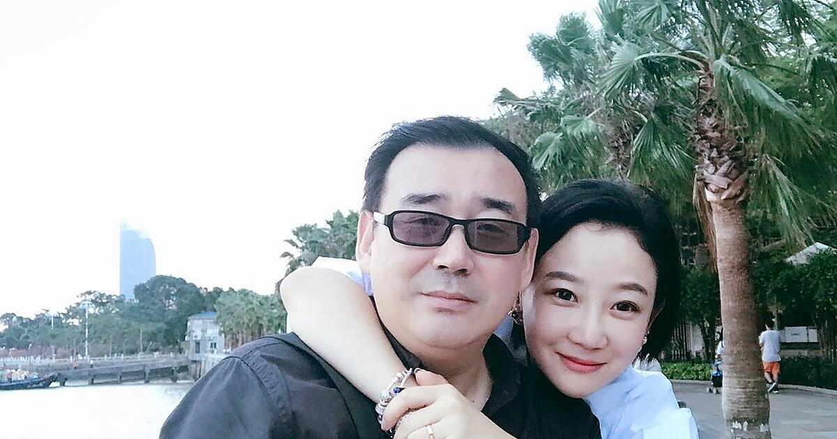 691645_yang-hengjun-mit-seiner-frau-yuan_metadaten_1F0ttF_UKtDye