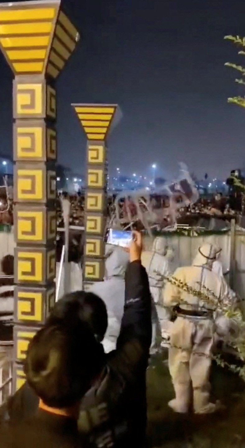 2022-11-24T101553Z_340137585_RC2ASX9IUGN6_RTRMADP_3_FOXCONN-CHINA