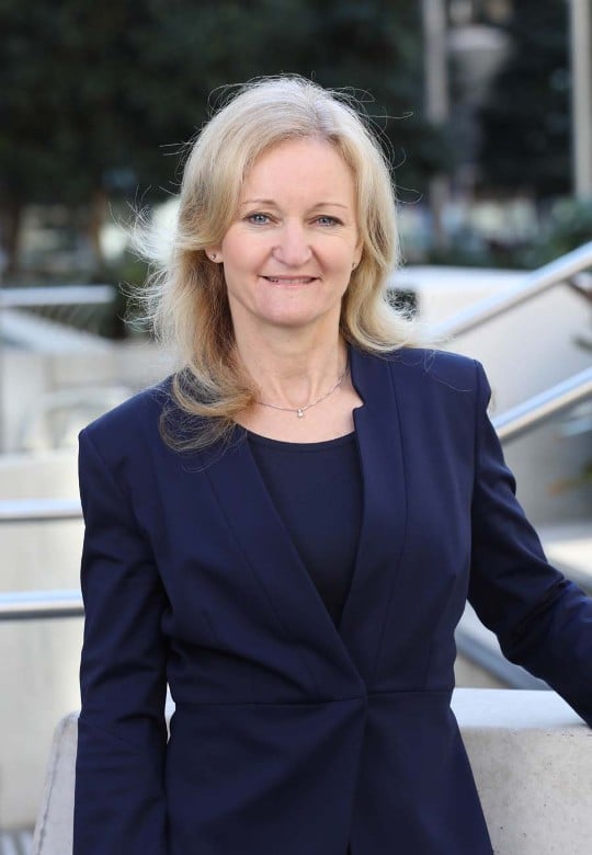 Robyn Lowe