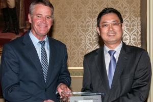 Deputy NSW Premier Andrew Stoner and Professor Guoxiu Wang (by Geoff Ambler)