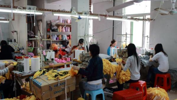 800x450 clothing workshop in China