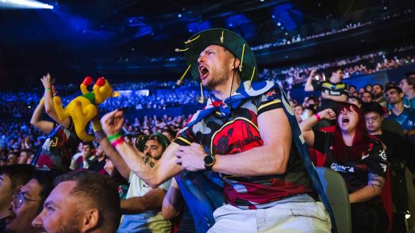 Man stands up and cheers during a games competition at SXSW Sydney
