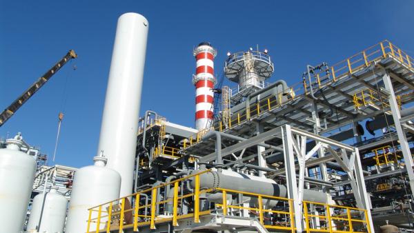 800x450%20A%20hydrogen%20plant%20refinery%20under%20construction