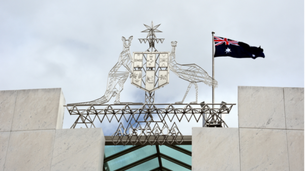 800x450%20Australian%20Coat%20of%20Arms%20on%20top%20Parliament%20House%20Canberra%20Australia