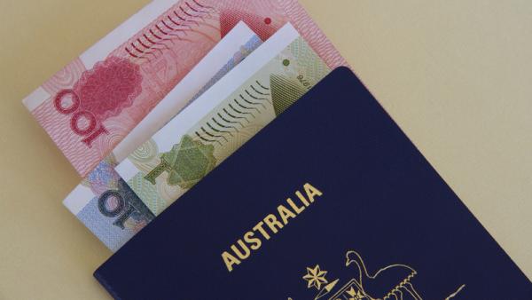 800x450%20Australian%20Passport%20and%20Chinese%20Money