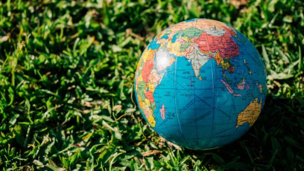 800x450%20Blue%20globe%20on%20green%20lawn