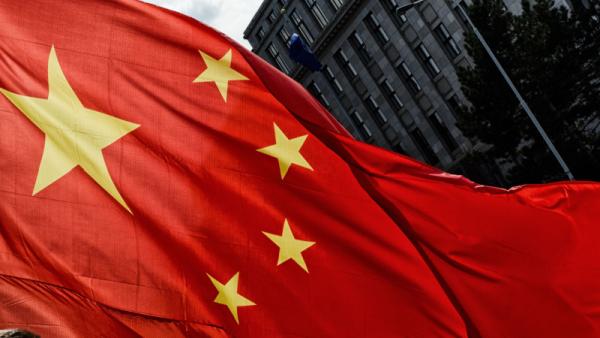 800x450%20Chinese%20flag%20against%20cityscape