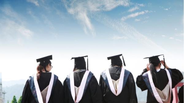800x450%20Chinese%20students_graduation_shutterstock
